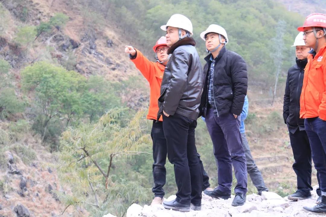 川交路橋黨委委員、董事、總工程師汪碧云赴沿江高速金寧段ZCB1-5項目檢查指導工作