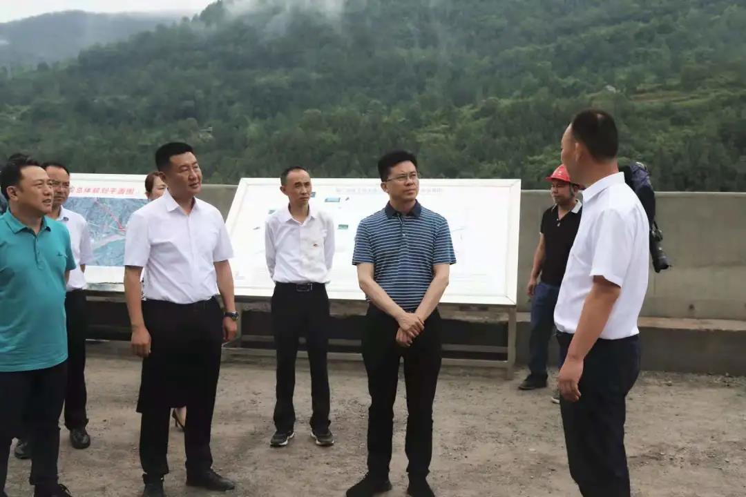 四川省交通運輸廳領導張勇、王茂奎到鎮(zhèn)廣高速王通段A1合同段調研指導工作