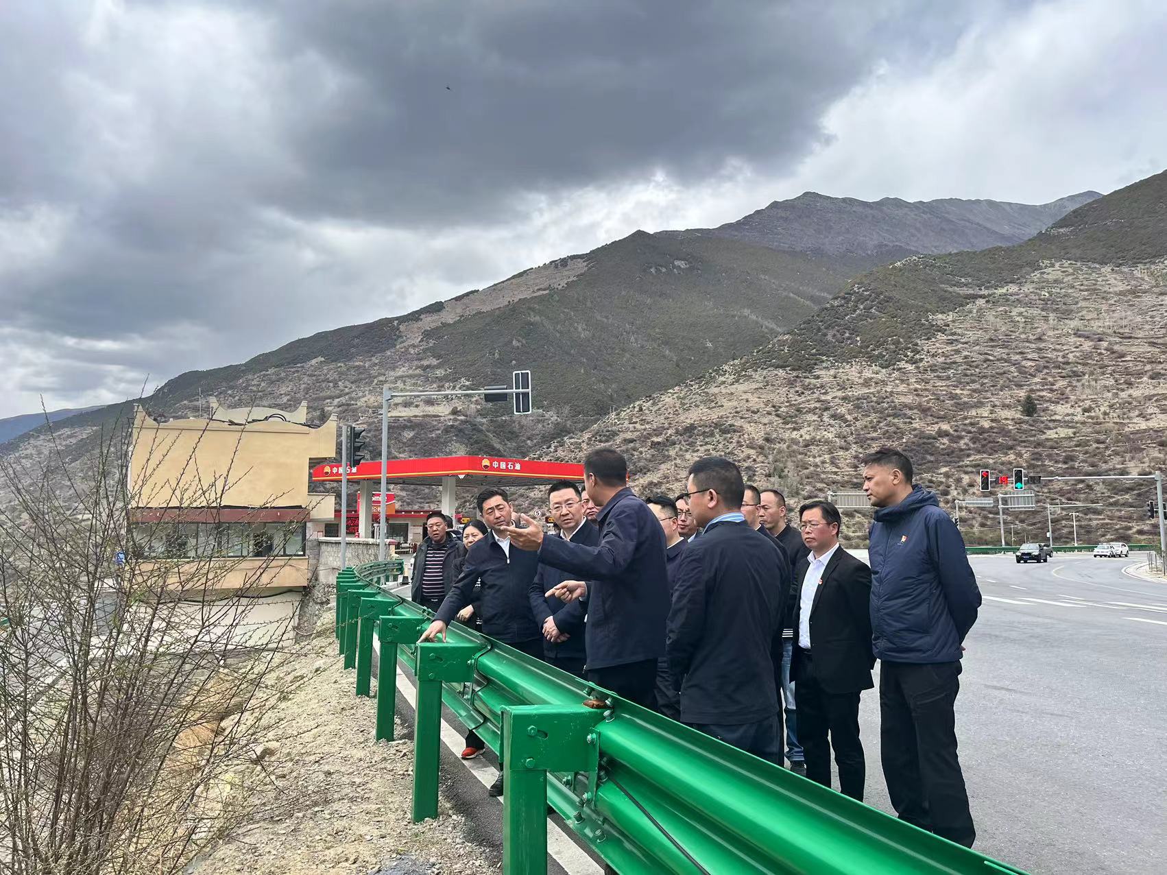 阿壩州委常委、州紀委書記、監(jiān)委主任袁震到都四山地軌道交通項目DSZH標檢查指導工作
