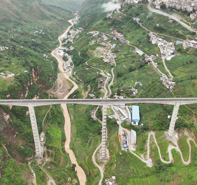 3-金陽(yáng)河三峽連心橋全長(zhǎng)757.7米，...
