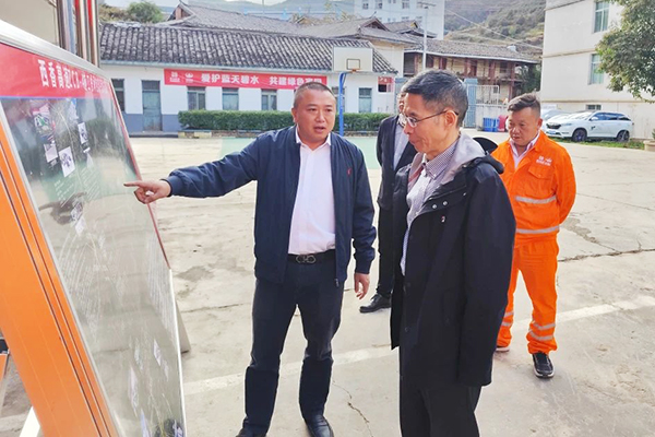 四川路橋黨委委員、監(jiān)事會主席黃衛(wèi)赴西香高速ZCB4總包部調(diào)研檢查工作