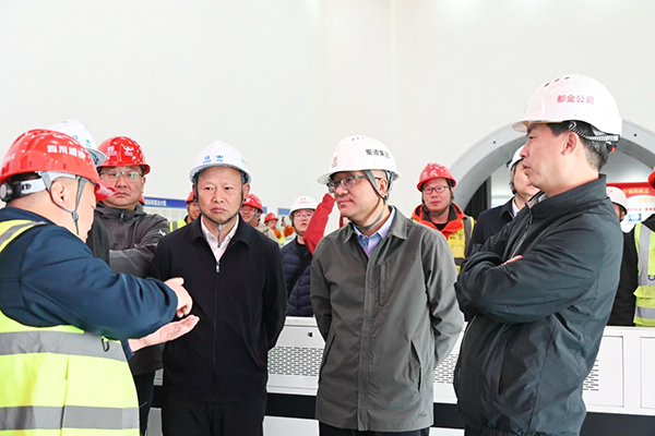 蜀道集團副總經(jīng)理蔣永林一行赴都四項目巴朗山隧道檢查指導(dǎo)工作