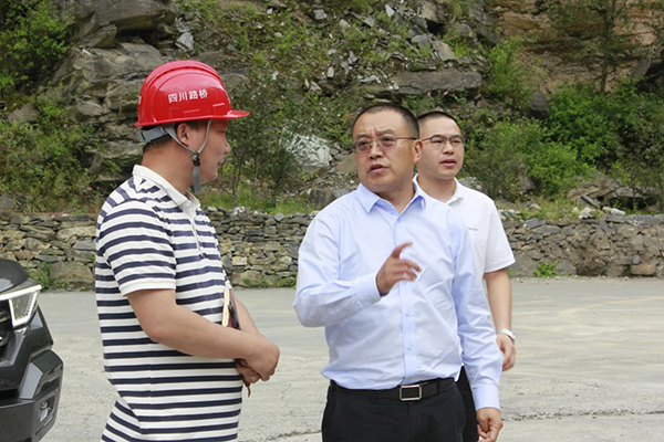 四川路橋黨委副書記、副董事長、總經理羊勇赴川汶高速TJ7項目檢查指導工作