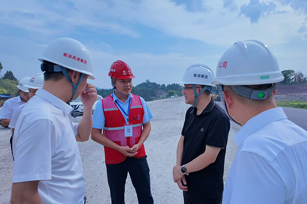 蜀道集團副總經理蔣永林赴鎮(zhèn)廣高速CLM1項目調研督導工作