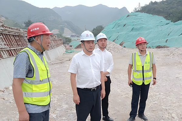 川交公司黨委書(shū)記、董事長(zhǎng)杜江林赴北京門(mén)頭溝區(qū)國(guó)道108項(xiàng)目檢查指導(dǎo)工作