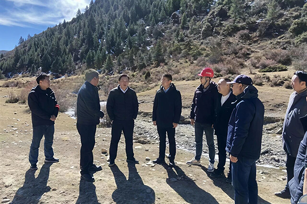 雅江縣委書記王軍率隊深入X038米呷項目督導(dǎo)調(diào)研