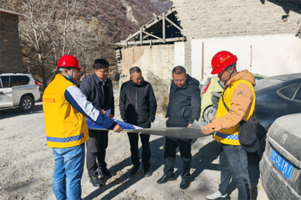 四川省交通運輸廳黨組成員、副廳長王茂奎率隊赴國道317線開展調(diào)研工作